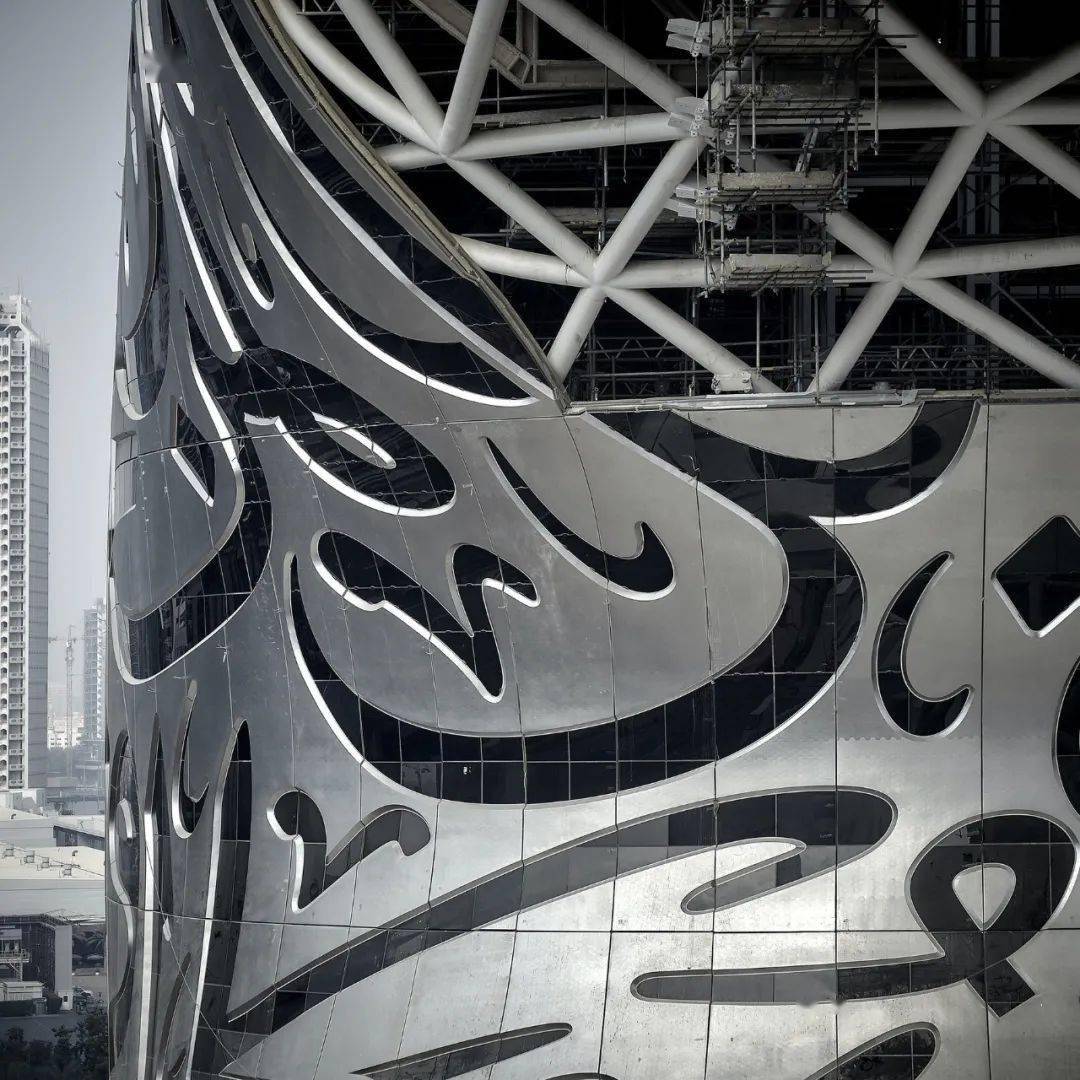 迪拜迪拜新地标 | 未来博物馆已开放，77米高建筑室内无一根柱子