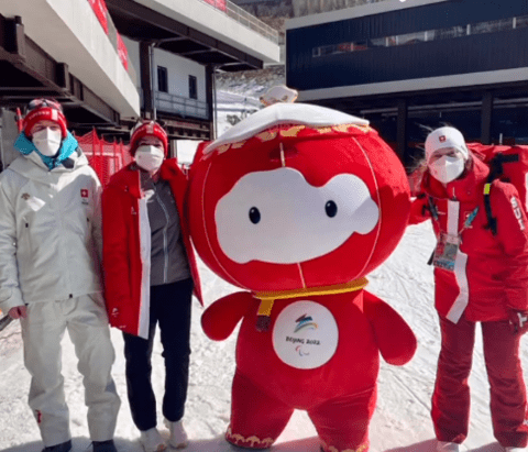 瑞士|外国运动员纷纷晒出与雪容融合影