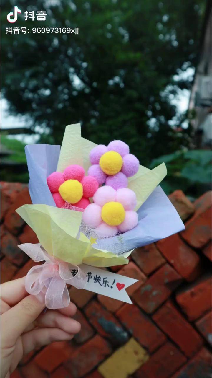 用毛球做个教师节礼物,比粘土小花还简单手工教师节礼物 抖音青少年