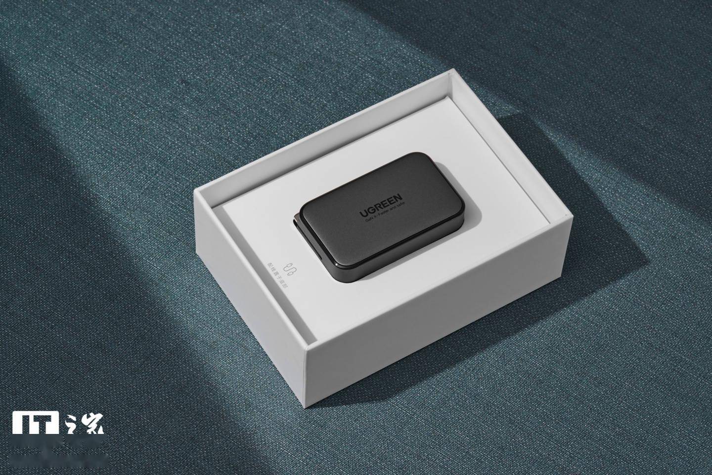 【IT之家开箱】绿联“小口红”氮化镓 65W 快速充电器图赏：小巧