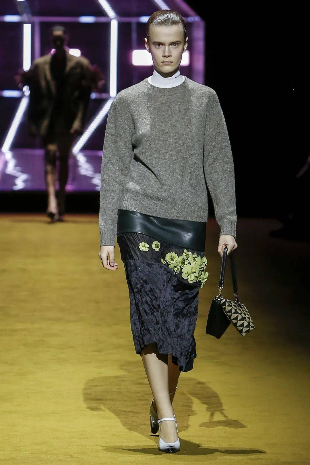 Simons PRADA带头回归极简,时尚圈又要开启新轮回了?