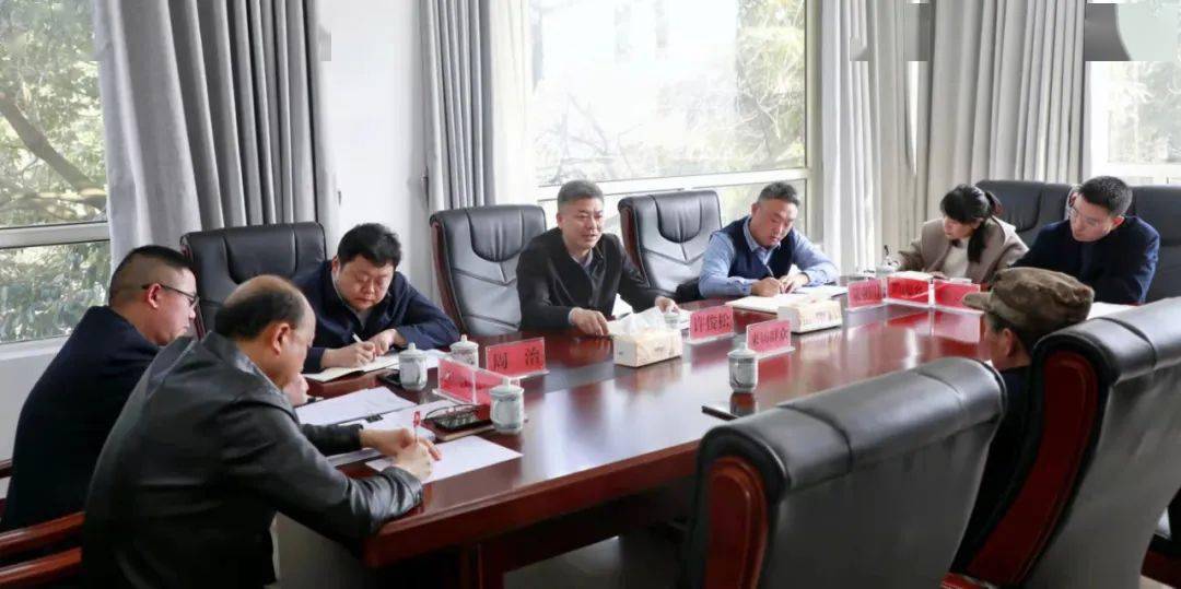 遵义市桐梓县3月2日,桐梓县县委书记陈钊到县信访局调研并开展接访