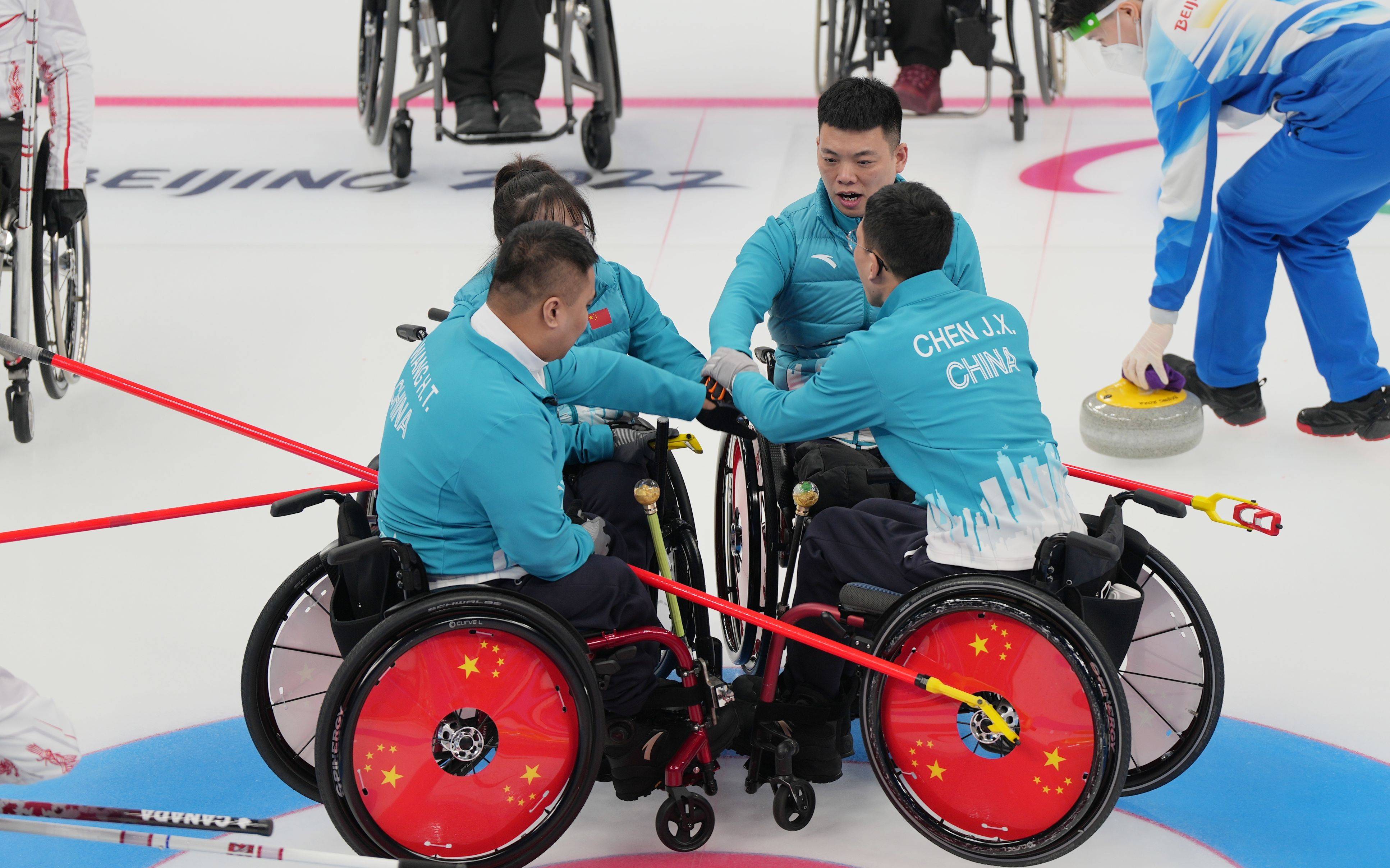 轮椅|轮椅冰壶教练岳清爽：首战失利可接受，要给队员减减压