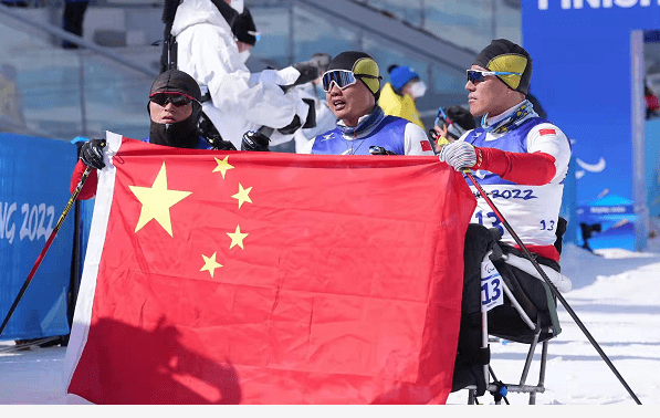 滑雪|郑鹏夺金！这是中国运动员在残奥越野滑雪项目的首枚金牌