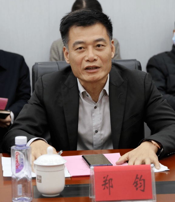 郑钧(萍乡市福建商会会长)加强银企沟通,扶持真正具有发展潜力,孵化