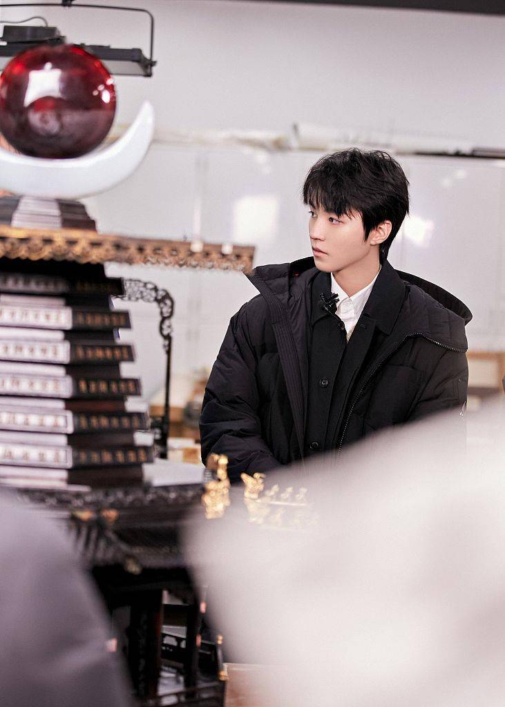 王俊凯亮相综艺万里走单骑第二季走近故宫感受历史画卷