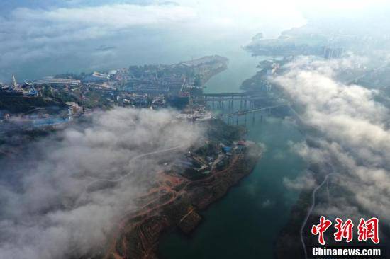 小镇|平流雾笼罩沿江小镇 重庆自然风景美如画