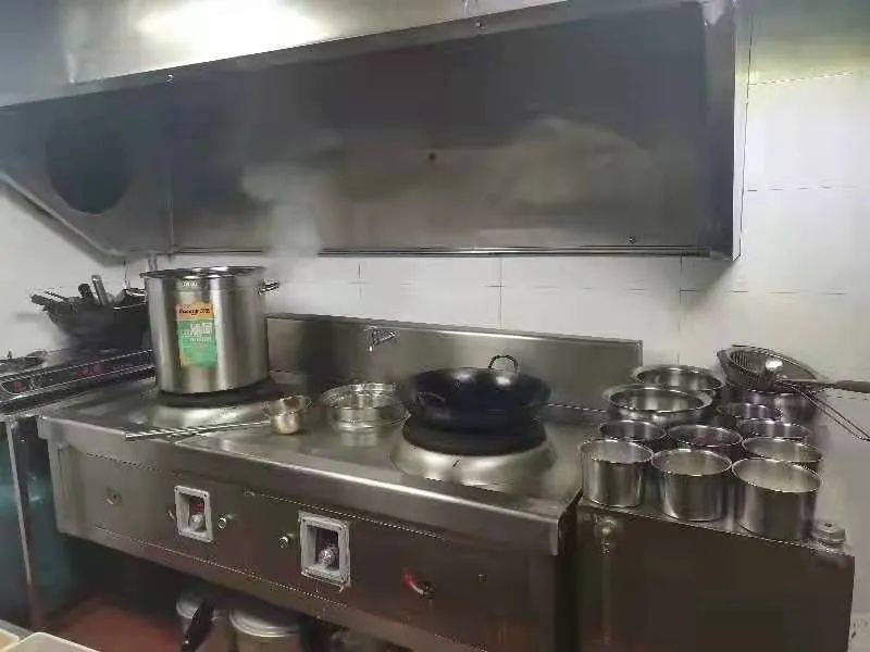 炸鸡快餐你点的外卖是否安全一批网店后厨曝光