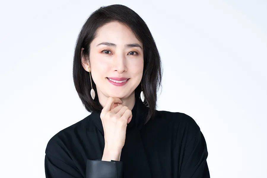 54岁的姬圈扛把子看到她才知道帅气不只是男生的代言词