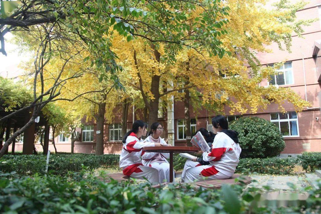 所属公办学校,是人大附中联合总校的成员校,简称"人大附中第二分校"