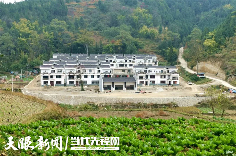 初春,走近湄潭县高台镇河江村吊玲塘组,山水相依,紧凑,有序的农房群落