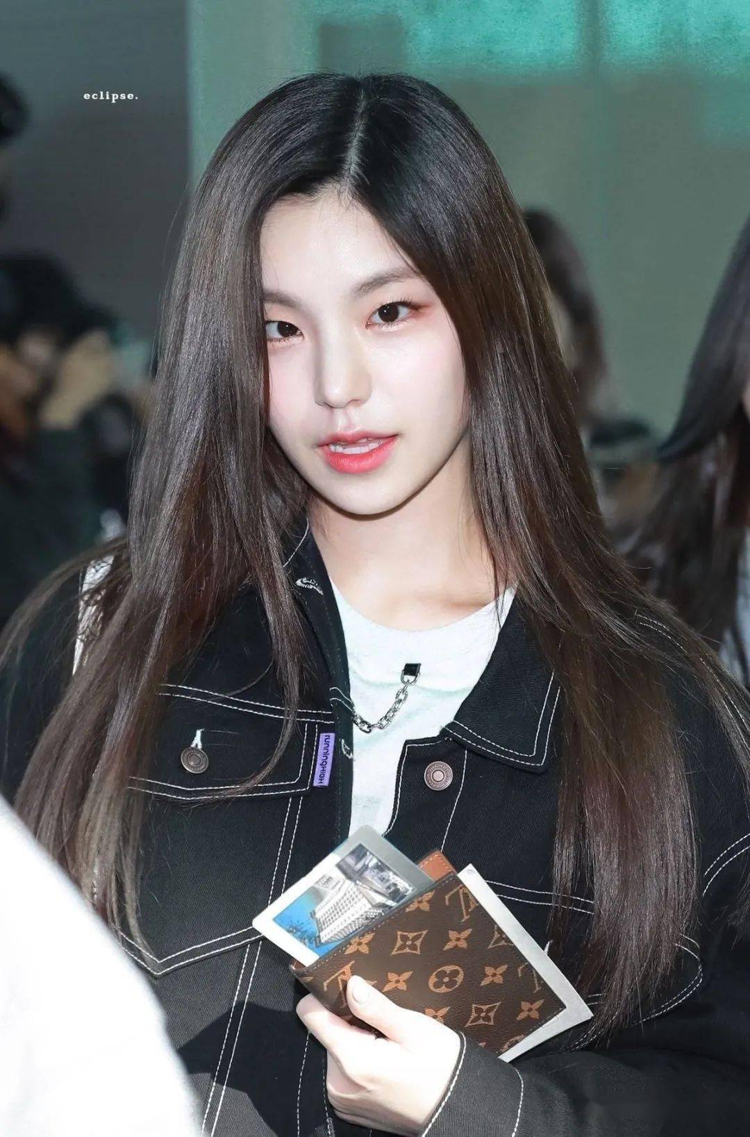 女团爱豆的极限减肥,她屡受恶评攻击,都是口罩的错,猫咪相的龙颜!