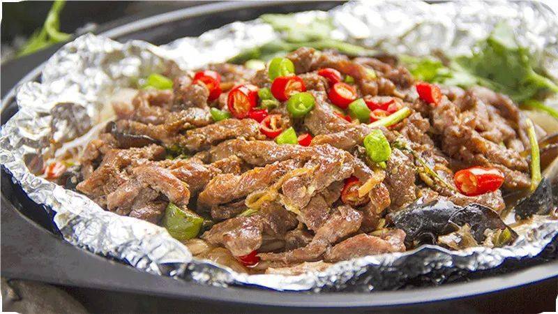 双椒锡纸牛肉的做法:搭配主食米饭面条都是极其美味_小勺_姜丝_女人
