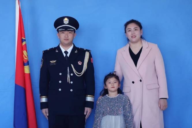 崔明昊妻子:宫雨君胡力吐派出所所长洮南市公安局相识8年,结婚7年,有