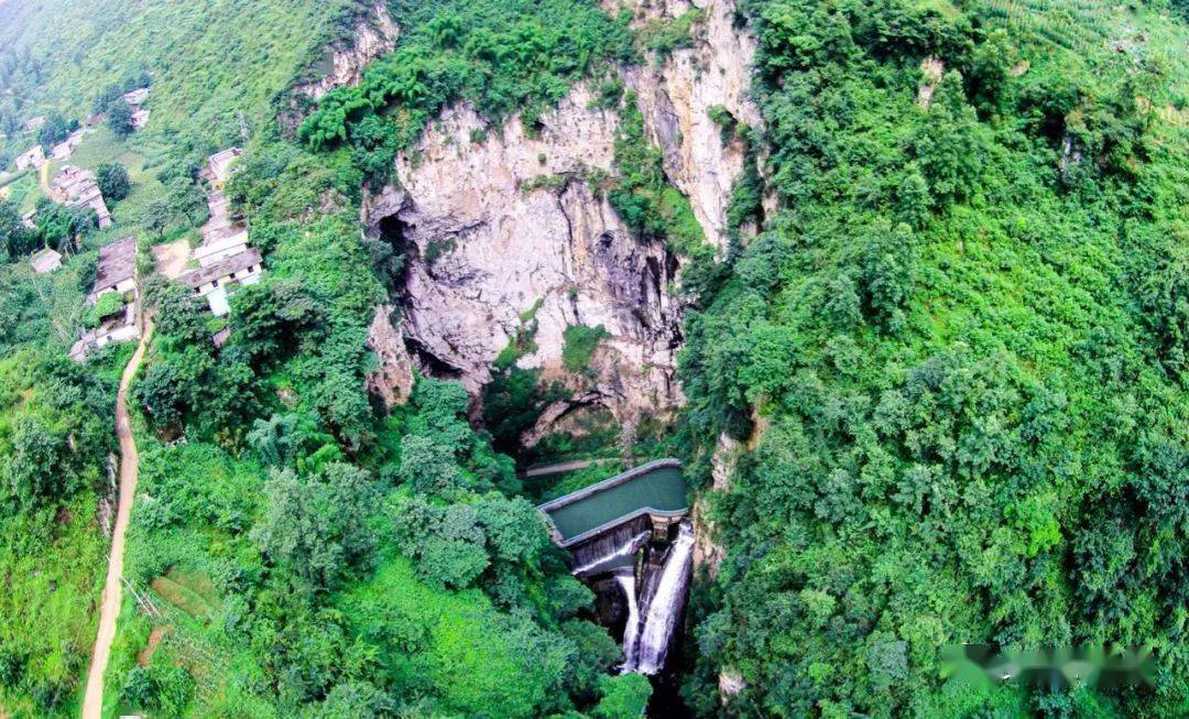 視頻組圖鎮雄天坑溶洞群之精華天生橋