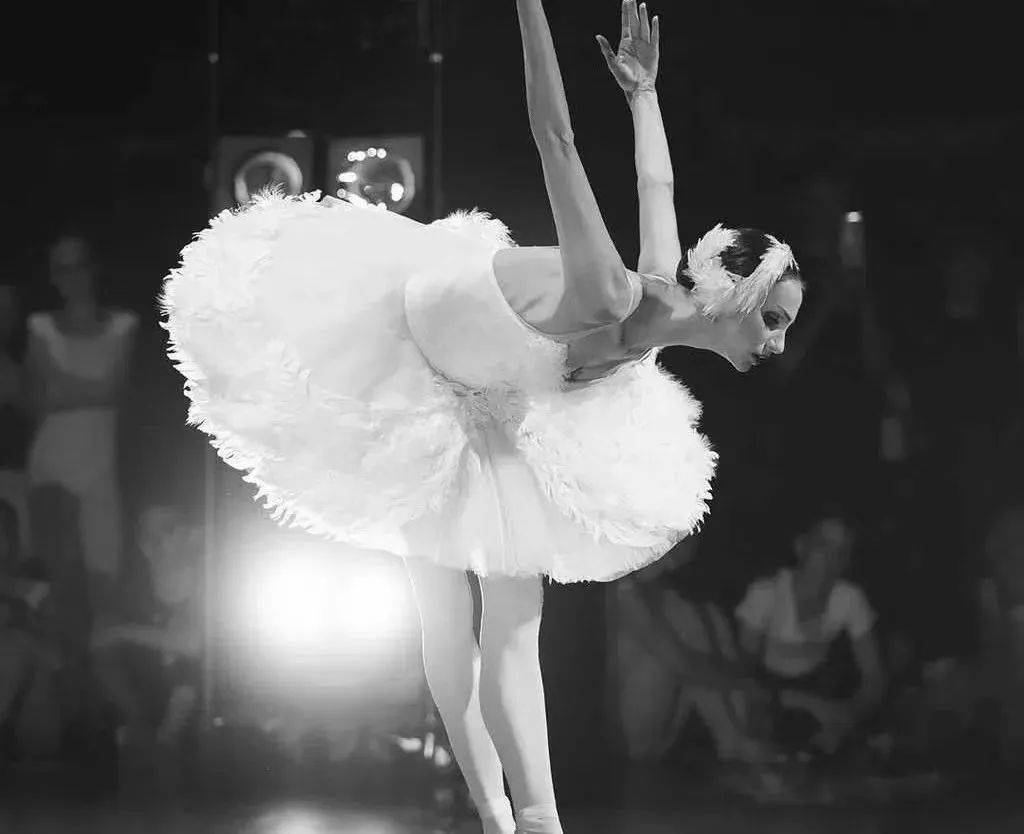 成为一位优雅的公主—芭蕾行礼芭蕾的礼仪千千万行礼是第一步ballet