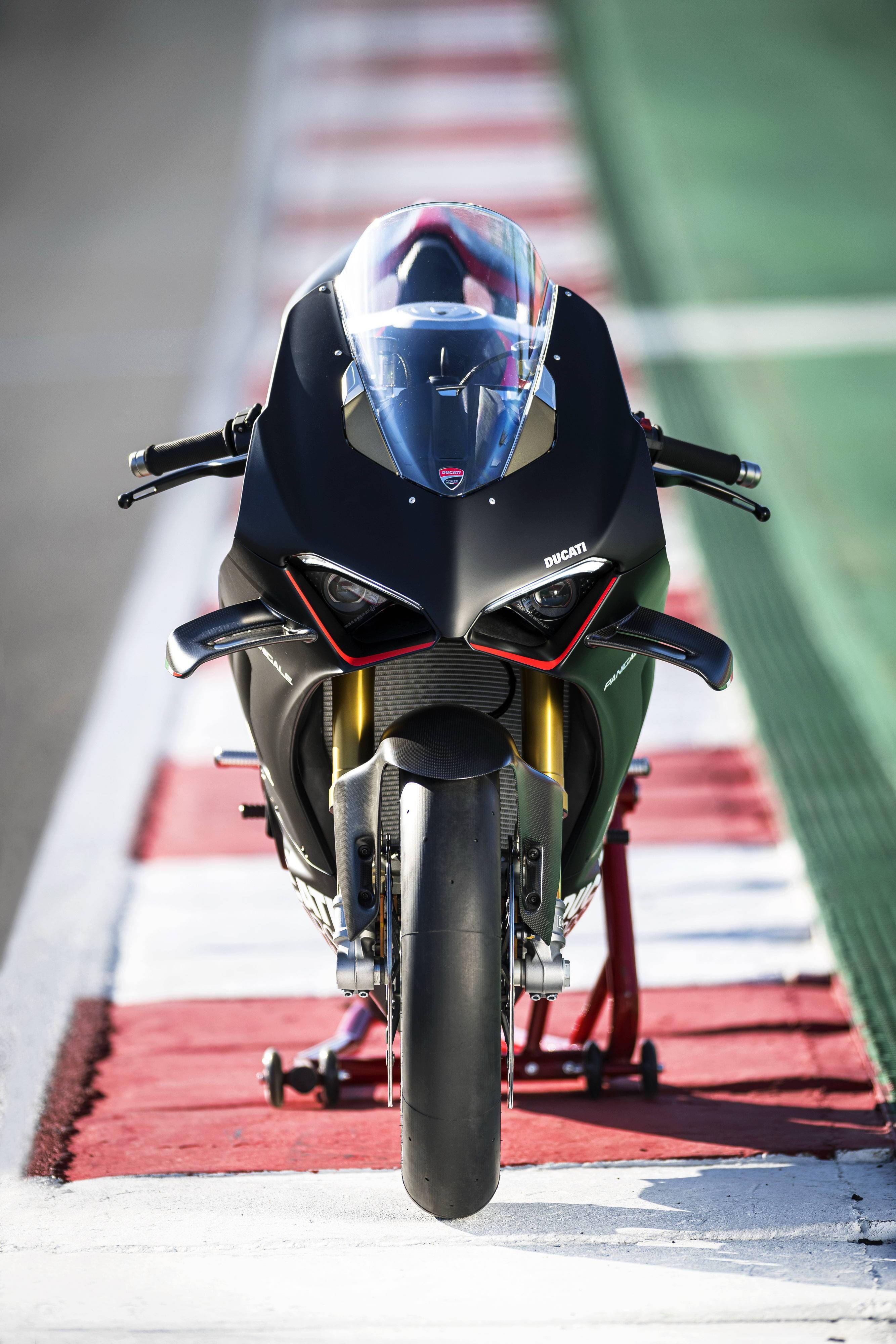 杜卡迪2022panigalev4sp2赛道特写