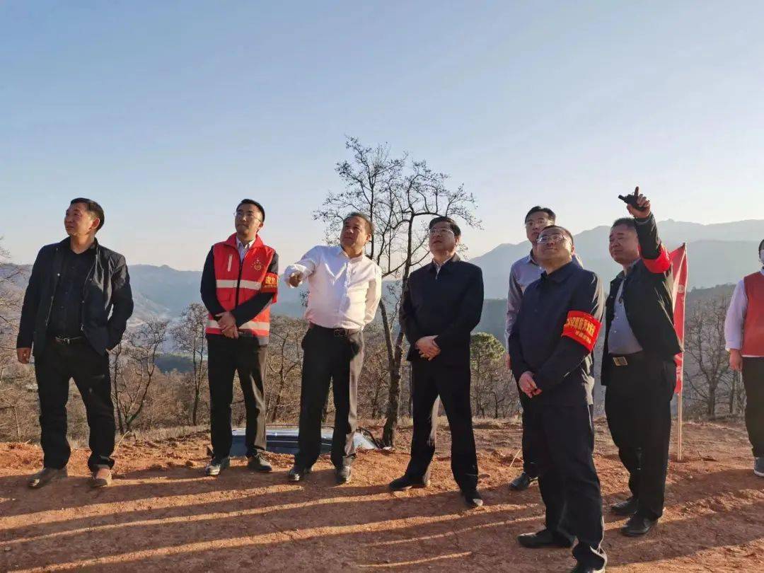 常务副州长向贵瑜,州财政局局长陈军,副局长赖力以及会理市委书记