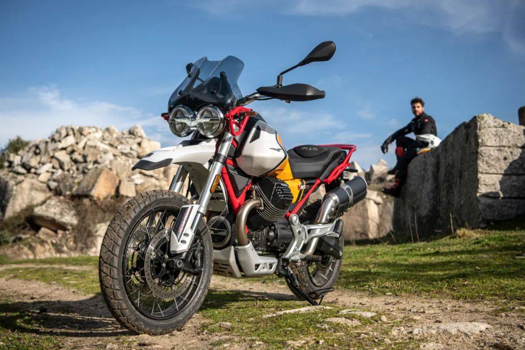 骑享好春光驾驭经典旅行motoguzziv85tt