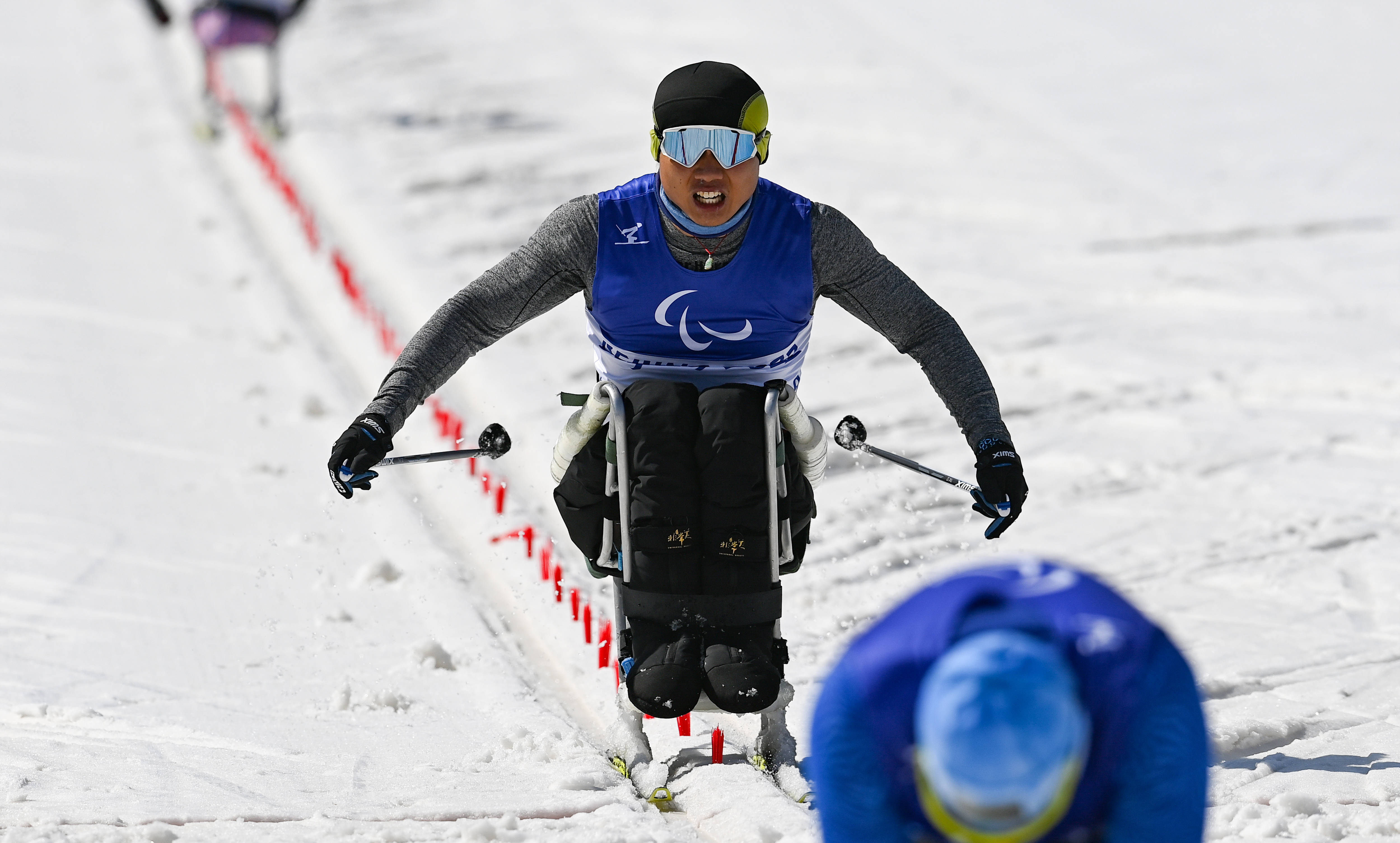 殘奧越野滑雪——男子中距離決賽賽況_鄭鵬_比賽_新華社