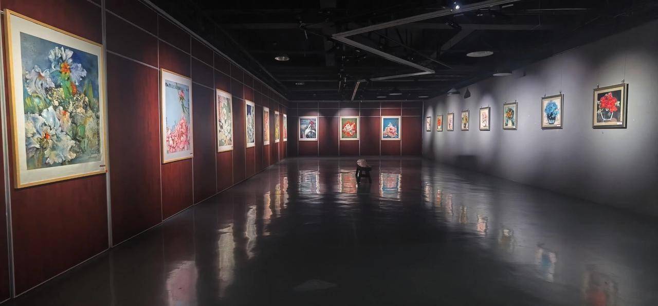 花闹王合多花鸟静物作品展在卓尔美术馆开展