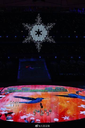 温暖又有力量！“留声机”上呈现出“爱”的字样造型