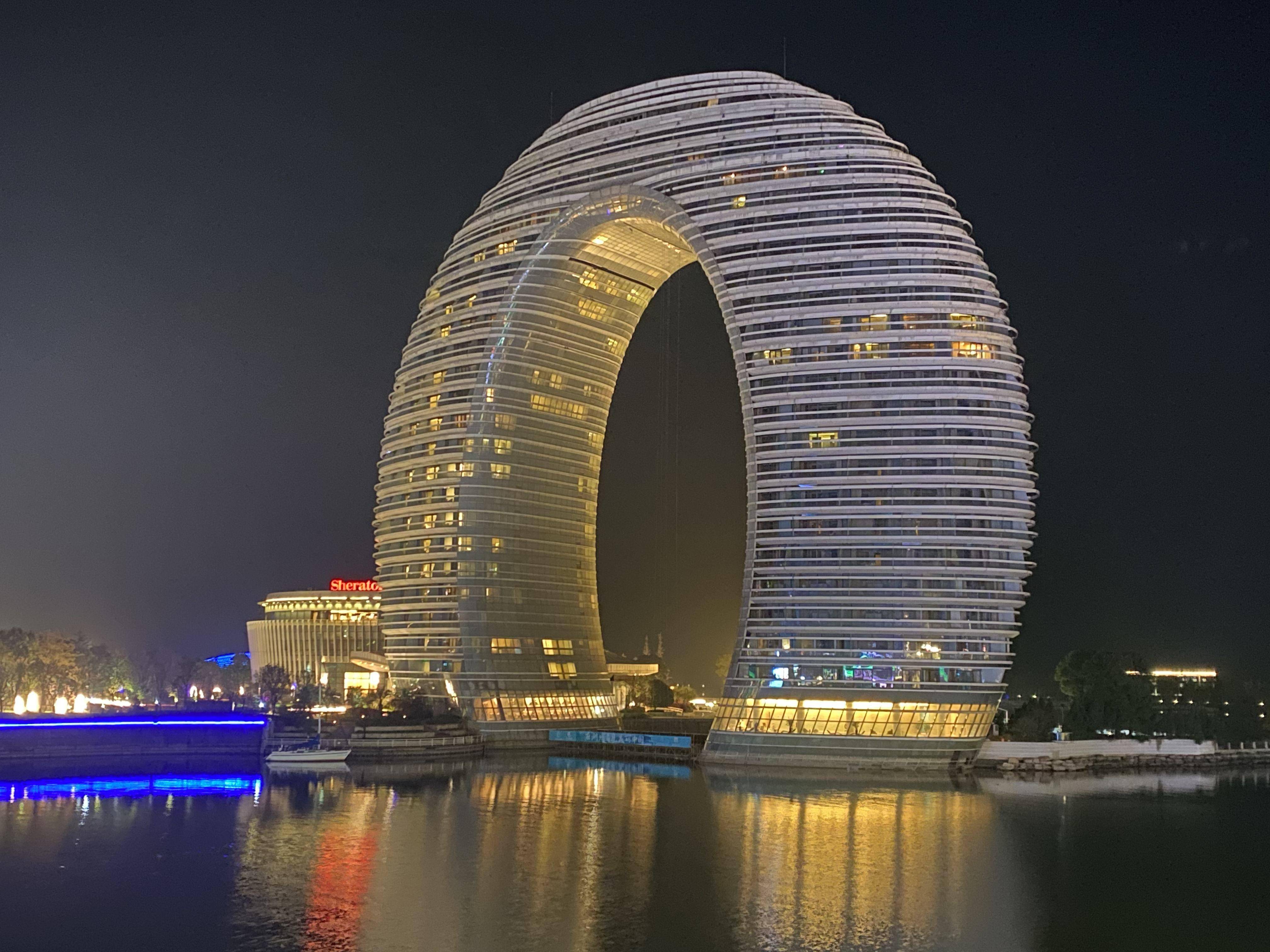 湖州走出一对百亿富豪夫妻学霸创业大获成功身家110亿