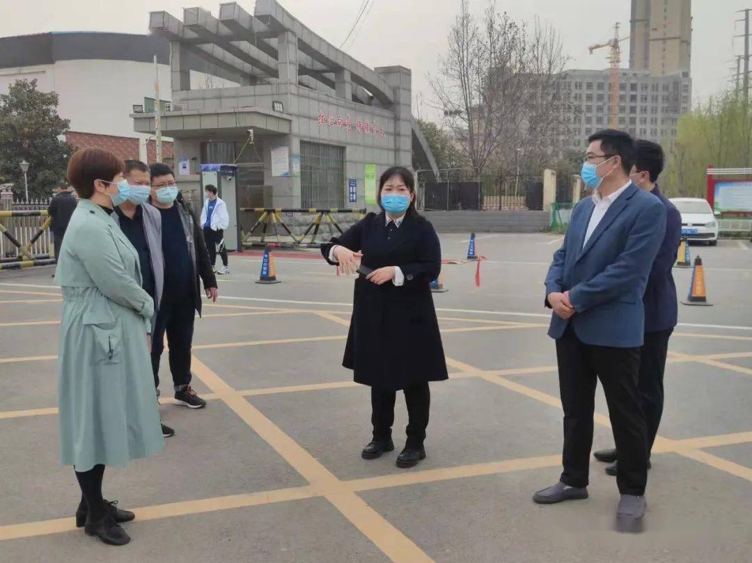 曹县县委常委宣传部长县教育工委书记庞艳玲县政府副县长李楠进校督导