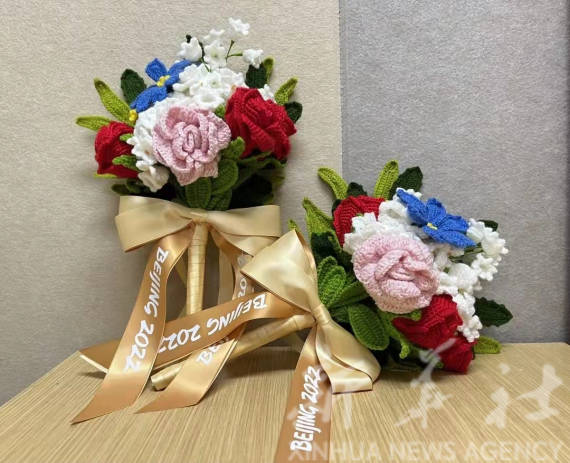 新华全媒 北京冬残奥会颁奖花束的背后 是他们默默地付出 唐占鑫 工作 绒线 新华全媒 北京冬残奥会颁奖花束的背后 是他们默默地付出 唐占鑫 工作 绒线