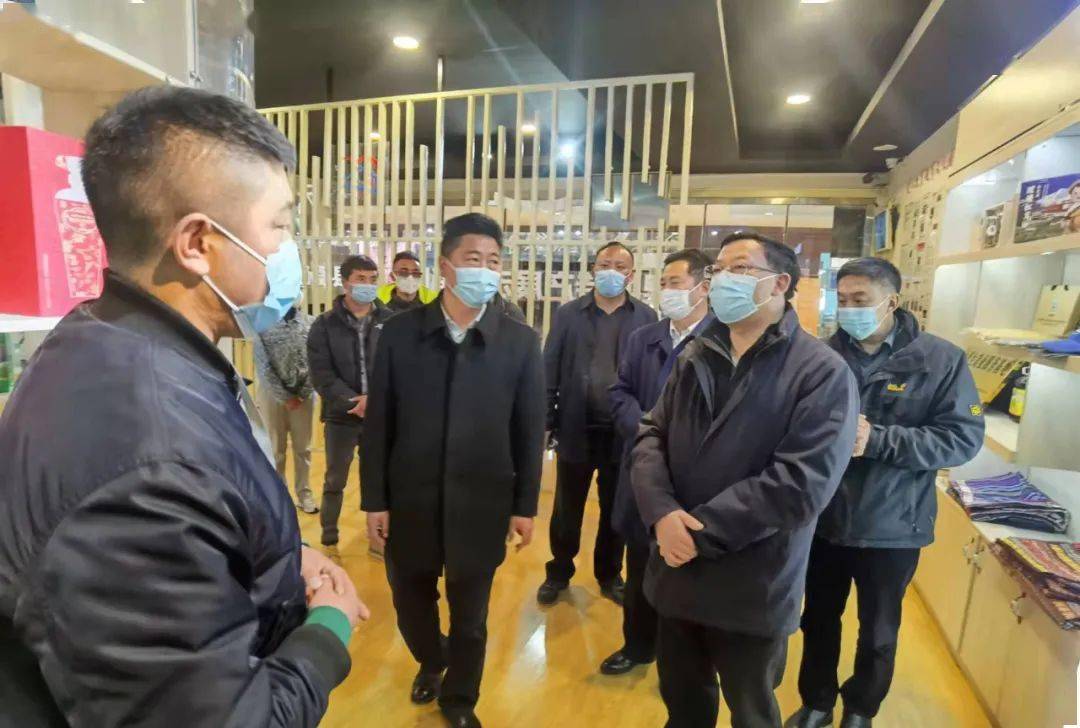 州委副书记政法委书记杨宏寿在理塘县调研