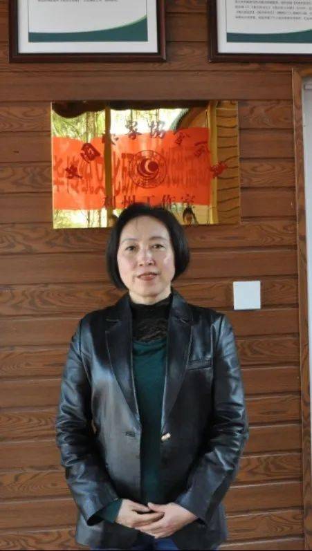 女,生于1972年2月,汉族,四川旺苍人,大学学历,旺苍县七一中学高级教师
