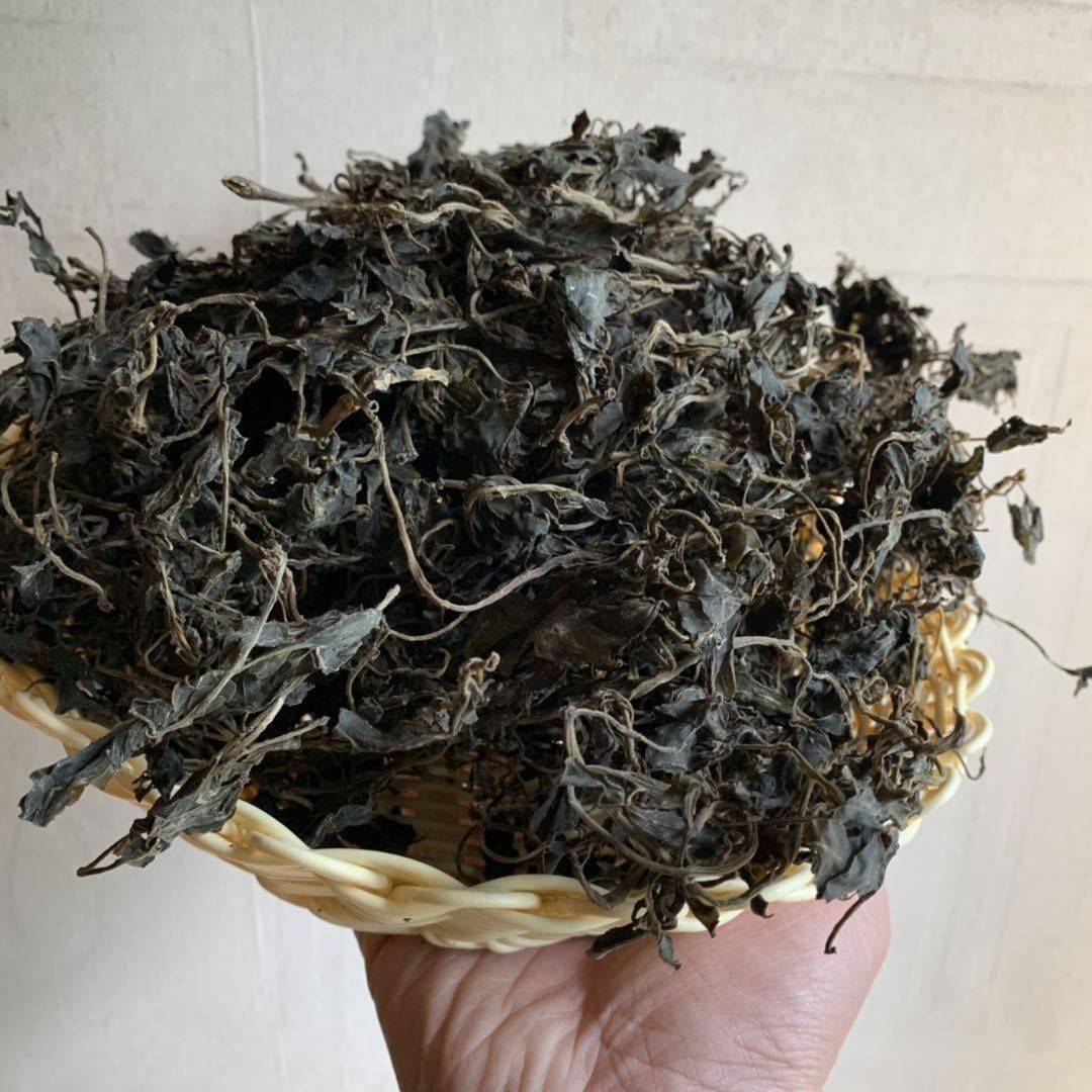 灰灰菜干灰灰菜也叫灰菜,一般不认识的朋友,都会把灰灰菜当做杂草!