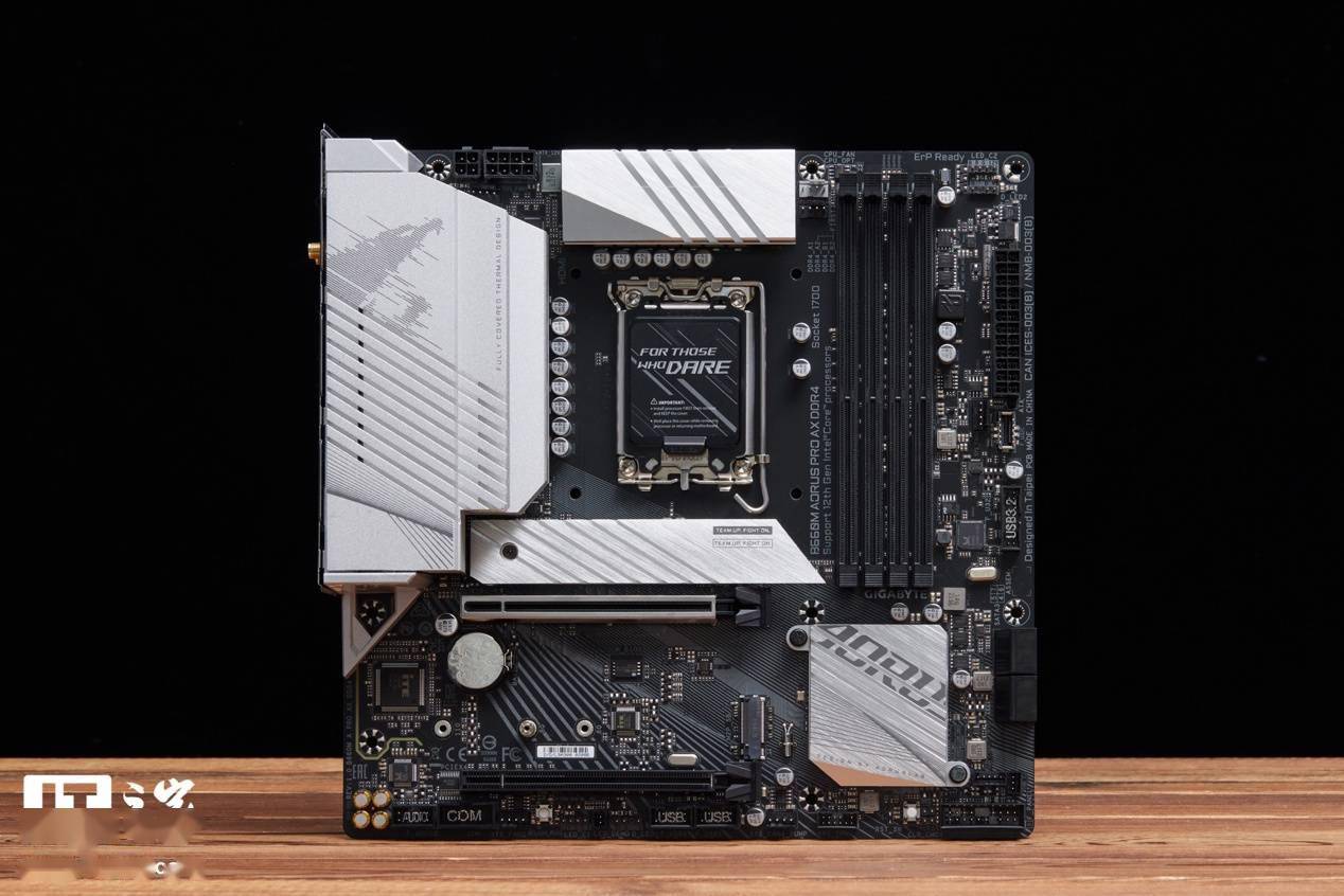 【IT之家开箱】技嘉雪雕 B660M 主板图赏：银装战甲，千元利刃