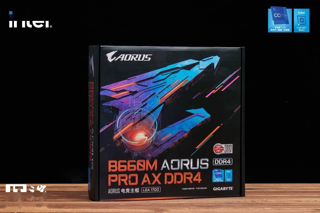 【IT之家开箱】技嘉雪雕 B660M 主板图赏：银装战甲，千元利刃