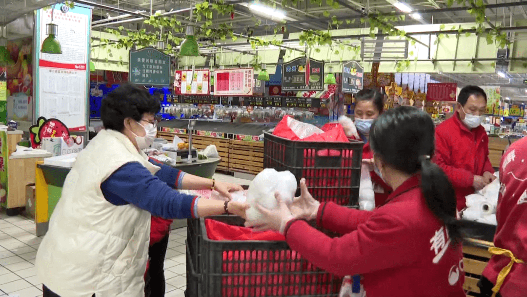 据了解,现在广大市民每天需求量最大的果蔬等生鲜商品,大润发超市的