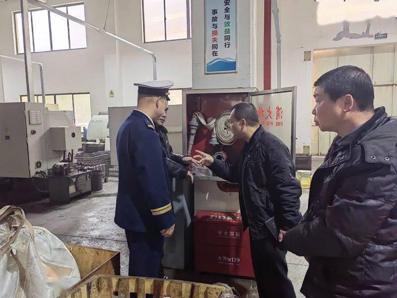 门等消防产品进行了全面细致检查,仔细察看了产品质量是否达标,身份证