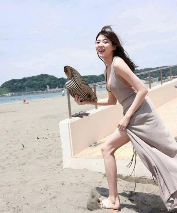 不负羚羊腿之称高挑御姐岩崎名美曲线依旧火辣