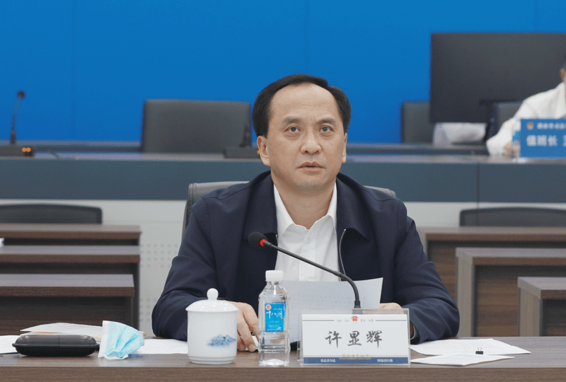 许显辉赴省司法厅督导调度监所疫情防控工作