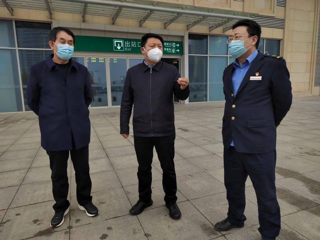 县长张军辉在蔡家坡镇检查指导疫情防控工作