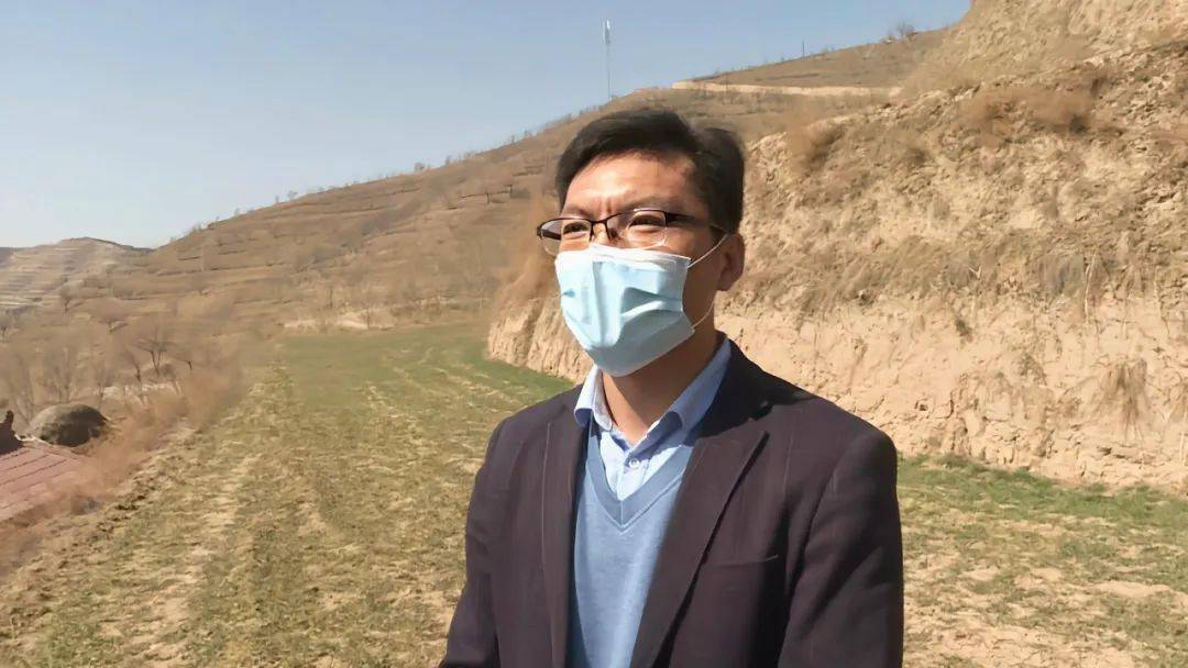 会宁县党家岘乡毛坪村专职化书记吴承亮:目前冬小麦已返青,长势良好