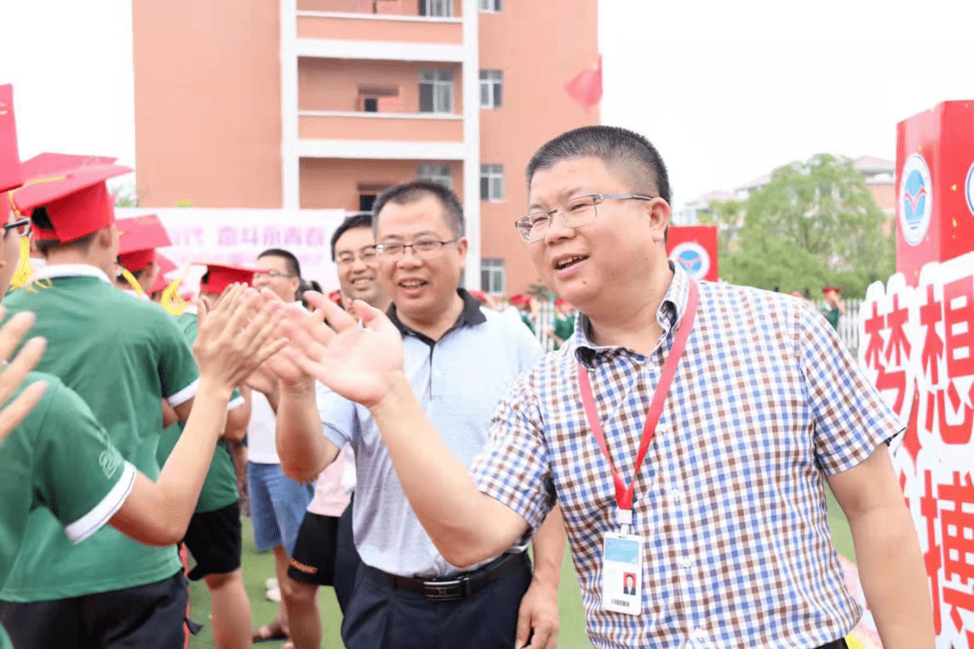 为学生打好人生底色,祝贺兴国三中校长赵万胜荣获"全省百名优秀思政
