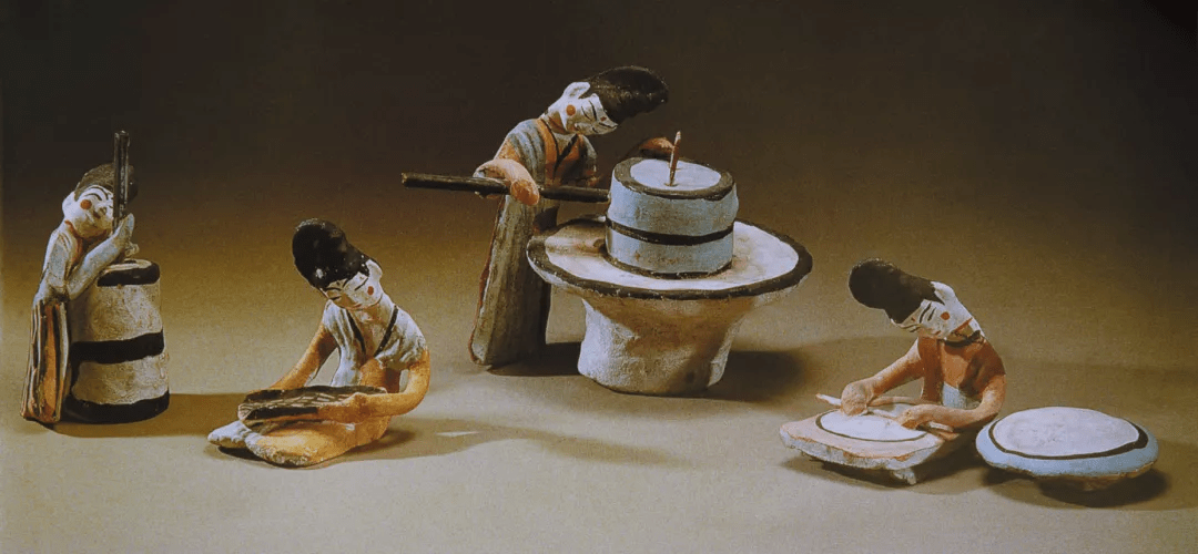 眉毛是人们表达感情的重要部位,新疆古代饰眉的历史源远流长,早期是用