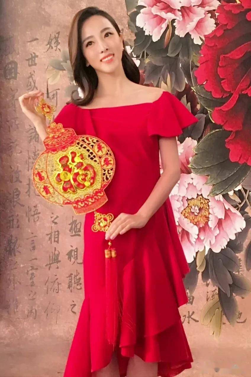 李思思神采飞扬光彩照人