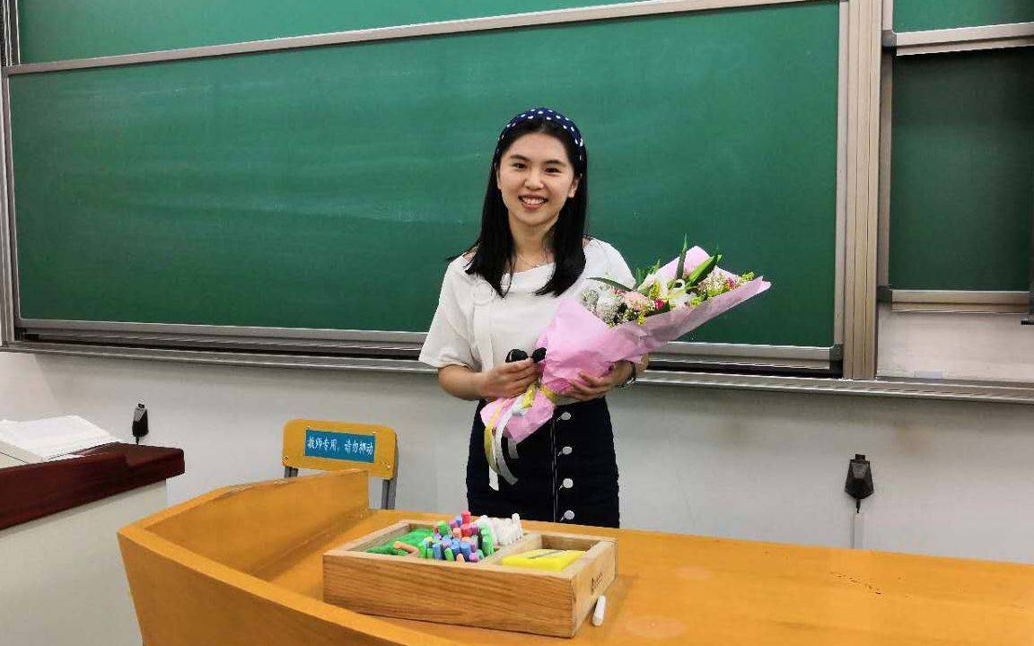 90后思政教师杨哲说年轻人的话解年轻人的惑指年轻人的路