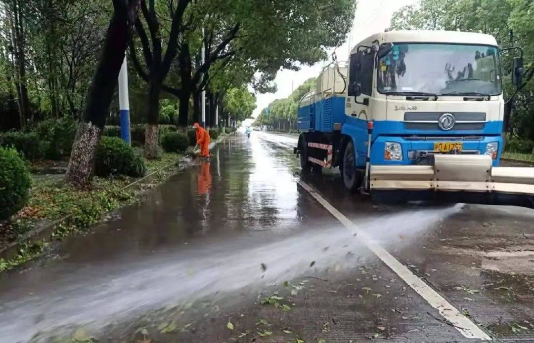 下雨天给马路 洒水 是多此一举吗 作业 道路 进行