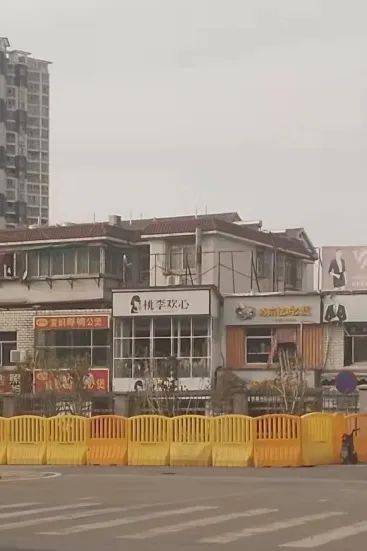 重建临湖只需要卖掉我校1500一只的垃圾桶