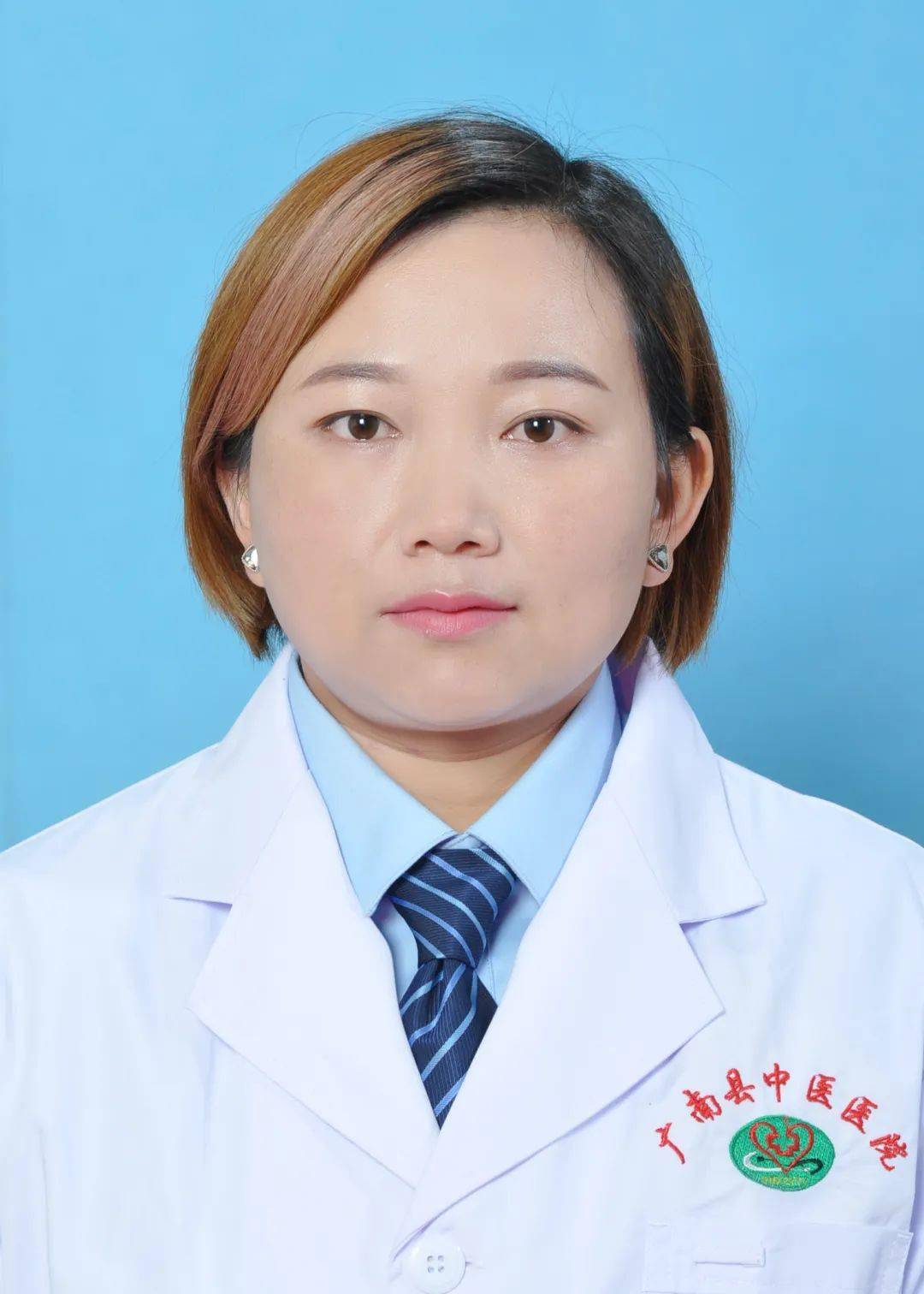 从事临床工作10余年,于2012年到云南省中医医院进修学习,于2014年到