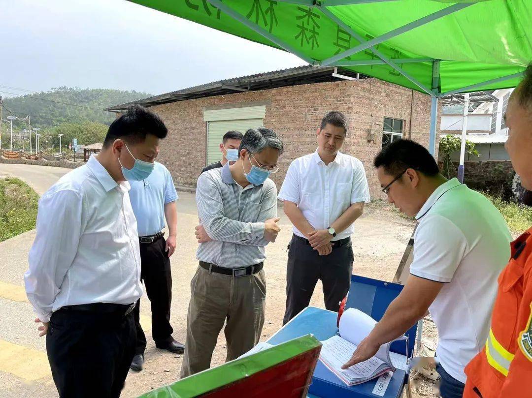 3月19日,市委常委,政法委書記,連平縣委書記陳賢亮一行到溪山鎮檢查