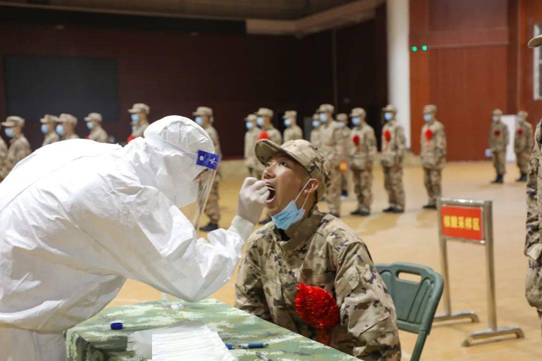 入列武警部队迎来首批着21式军装新战友