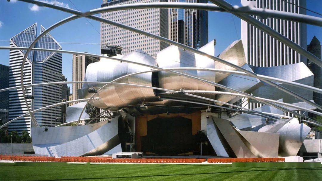 以纪念这位为建筑学界带来深远影响的俄裔美国企业家